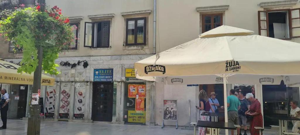 Apartman Julija 1 Fiume Esterno foto