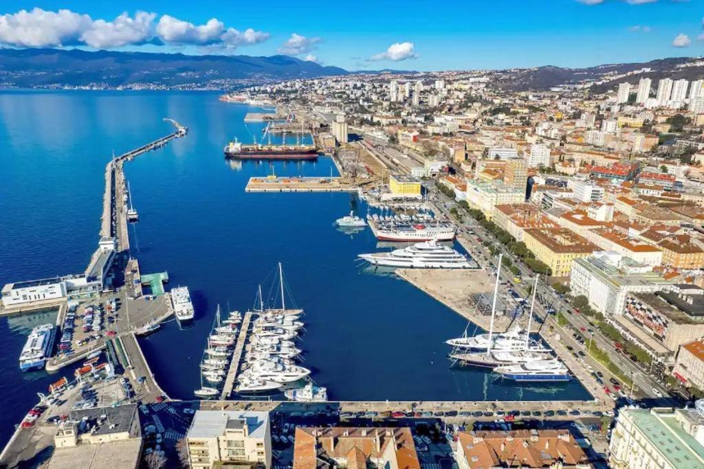 Apartman Julija 1 Fiume Esterno foto