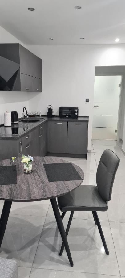 Apartman Julija 1 Fiume Esterno foto
