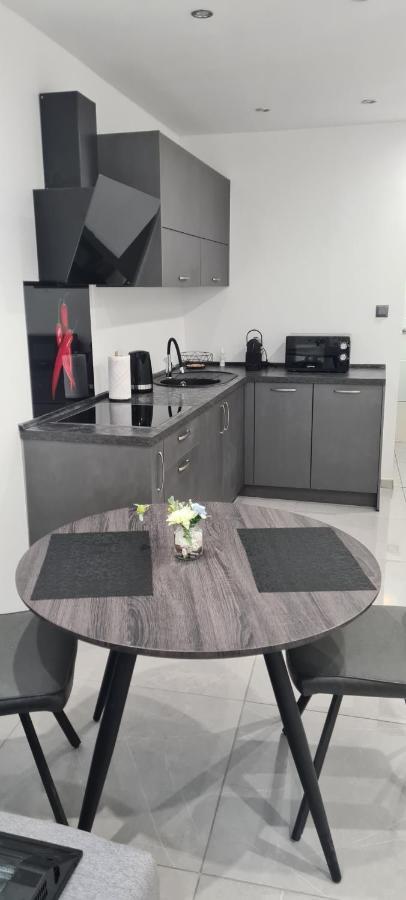 Apartman Julija 1 Fiume Esterno foto
